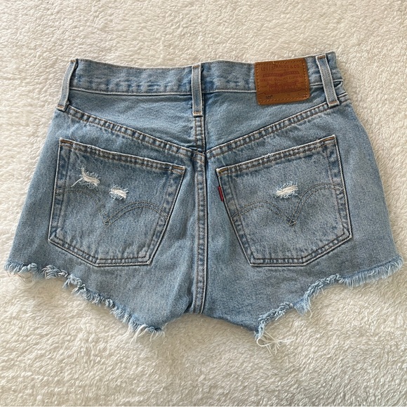 Levi 501 shorts size 24 - Picture 2 of 3